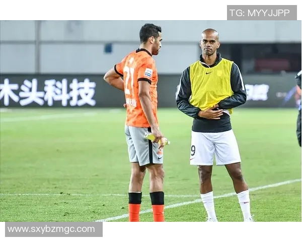 足球明星是否配备专职保镖？揭秘背后的安全保护措施与隐秘故事